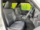 運転席シート廻りは使用感も少なく、良好な状態となっています。前オーナー様が丁寧に使っていたことがよくわかりますね。