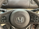 ハンドルにHondaセンシング系のクルーズコントロールやレーンキープアシストなどのスイッチと、オーディオの操作スイッチが装備されています。ハンドルから手を離さず安全に操作できます。