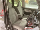 運転者にとっては日々使用することとなる運転席です。運転席が快適だと運転に集中することができますね。