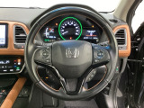 ハンドルにHondaセンシング系のクルーズコントロールやレーンキープアシストなどのスイッチと、オーディオの操作スイッチが装備されています。ハンドルから手を離さず安全に操作できます。