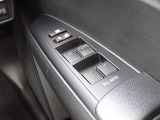 窓の開閉は電動(パワーウィンド)になりますので、便利ですよね。