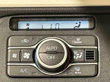 快適装備のオートエアコン♪ 温度設定をすれば、自動で車内の温度管理をしてくれる優れ物です☆彡
