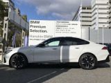 【XDrive】強大なパワーをXdriveシステムが瞬時に理想的な可変配分を行い、かつてない安心・快適・スポーティな走りを約束します。走行状況に応じてトルク配分を最適化してくれる優れものです!