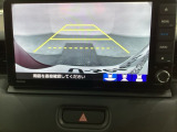バックでの車庫入れも安心です! リアカメラが付いているバックモニター付のナビを装備しております。操作線もついており距離感も画面から確認できます。