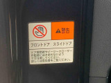 見た目が大事!な外装はぴかっとキレイに磨いており、経年のくすみもよみがえっております。ヘッドライトやドア周辺を磨く際にはマスキングテープを使用して保護しながら丁寧に作業をしております。