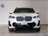 【キドニーグリル】BMWは約90年もの間、ほぼ全ての車両にひと目でBMWだと分かるこの特徴的なフロントグリルが備えられ、デザイン・アイコンとして親しまれてきました。