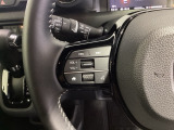 ステアリングにオーディオ操作スイッチが付いています。オーディオ画面に直接タッチしなくても操作が出来ますので、運転に集中できます。