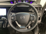 ハンドルにHondaセンシング系のクルーズコントロールやレーンキープアシストなどのスイッチと、オーディオの操作スイッチが装備されています。ハンドルから手を離さず安全に操作できます。