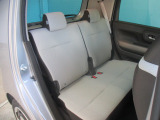 後部座席のお写真です。後席の方もゆったりおくつろぎいただけます♪