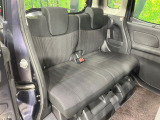 後部座席も気になるようなキズ・汚れやへたり等、大きなダメージはなく、良好な状態です。