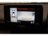 パノラミックビューモニター付きです。車両を上から見たような映像をディスプレイオーディオ画面に表示。運転席からの目視だけでは見にくい、車両周辺の状況をリアルタイムでしっかり確認できます。