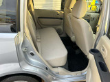後部座席も広々として使い勝手が良いです♪シートを倒せば収納力もアップです!