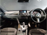 BMWの運転席はドライバーオリエンテッドという構造を採用。ドライバー目線の操作がしやすい設計になっており、ドライブ中にも目線の移動が少なく運転中にも簡単に操作ができます。