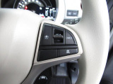 高速道路で便利なクルーズコントロール機能が付いていますよ。 速度を設定するとアクセルを踏まなくても一定の速度で走ることができるので足を休ませる事ができますね。