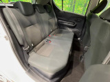後部座席も気になるようなキズ・汚れやへたり等、大きなダメージはなく、良好な状態です。