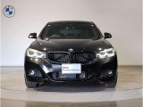 BMW代表的な特徴のキドニーグリル。BMWのすべてのモデルに採用され、BMWらしさを強調しております。