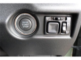 パーキングセンサー付で、車庫入れも駐車もラクラクです。