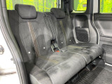 後部座席も気になるようなキズ・汚れやへたり等、大きなダメージはなく、良好な状態です。