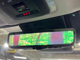 【デジタルインナーミラー】後席の大きな荷物や同乗者で後方が確認しづらい時でも安心!カメラが撮影した車両後方の映像をルームミラー内に表示。クリアな視界で状況の確認が可能です!