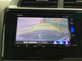 バックモニター付きで、車庫入れやバック時の後方確認をサポート。