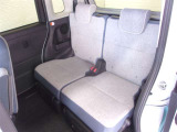ゆとりある車内空間は、ドライブを始め買い物やレジャーなど、幅広く活躍します。一人でもみんなとでもお出かけを楽しみましょう!
