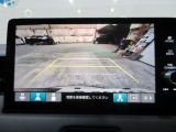 バックカメラの画像です。ガイドラインがスムースな車庫入れをサポートいたします!車庫入れの安心感がアップしますね☆