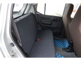 ゆとりのあるヘッドクリアランスを確保し、運転しやすい快適なパッケージングを実現しました。