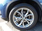 BMW純正アルミホイールです。納車時にはアルミホイールコーティングも承っております!是非ご検討下さいませ。