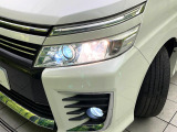 【LEDヘッドライト】非常に明るく前方を照らしてくれるので、悪天候や夜間の走行時も視界良好で安心してお乗りいただけます。