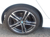 BMW純正アルミホイールです。納車時にはアルミホイールコーティングも承っております!是非ご検討下さいませ。
