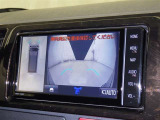 パノラミックビューモニターシステムが付いているので車の上から見た映像が確認できますよ。