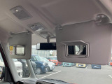 運転席と助手席にはミラー付きサンバイザーを装備☆