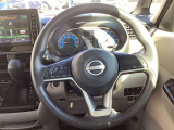 ステアリングも使用感が少なく、きれいな状態です
