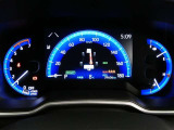 とっても見やすいメーターです。夜間時はラグジュアリーな気分にさせてくれる照明が魅力ですので、夜のドライブも楽しみになりますよ♪