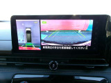 アラウンドビュ-モニタ-装備。上から見下ろしているような映像が表示されるので、車庫入れ時も安心です!