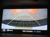 バックカメラが装備されており、後方の安全確認はもちろんのこと狭い場所での駐車や雨の日・夜間など視界の悪いコンディションでのストレスの軽減にもなります!
