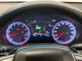 昼夜問わず見やすいオプティトロンメーターです。中央のマルチインフォメーションディスプレイよりお車の情報を確認することができます。