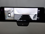 狭い場所での駐車やすれ違いなどでより的確な運転操作に役立つ360&deg;ビューモニターが装備されています。