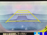 バックでの車庫入れも安心です! リアカメラが付いているバックモニター付のナビを装備しております。操作線もついており距離感も画面から確認できます。