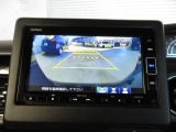 【バックカメラ】運転が苦手な方も車庫入れラクラクです!ギアをリバースに入れれば自動的にモニターが切り換わりますので、面倒な操作は不要です。狭い駐車場もお車を傷つけず安心です!
