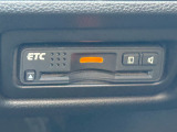 ETC車載器のお写真です。高速道路など、有料道路を通過する際には大変便利な装備ですね♪
