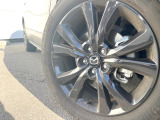 【純正18インチアルミホイール】外観にマッチした純正アルミホイールを装着しております。各種社外アルミホイールや、スタッドレスタイヤも取扱いしております。是非ご相談ください♪