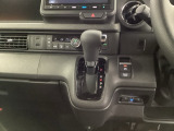 シフトはインパネシフト、パーキングブレーキは電子制御となっています。