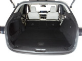 リヤシートを両方とも倒してしまえば、こんなにラゲッジスペースが広くお使いいただけます!