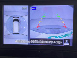 【アラウンドビューモニター】まるでクルマを真上から見下ろしたかのような視点で駐車をサポートします!クルマの斜め後ろや真横など、前後左右の4つのカメラの映像が合成されて、モニターに映し出されます。