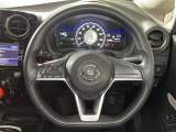 【ステアリング】軽い力で扱いやすいハンドルです。目立つ傷やスレなどなく綺麗な状態です!除菌プランいれていただくとさらに快適に!清潔なお車はお子様にも安心ですね!