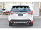 特徴4 全国登録納車受け賜ります。日本全国の正規スバル中古車店が連携し、お客様のお近くのスバル中古車店にて、ご納車をさせて頂きます。地域によりお車の輸送費が必要となりますのでご了承下さい。