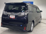 いっそう輝いて見えるような強い個性があることをテーマにデザインされた。