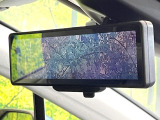 【デジタルインナーミラー】後席の大きな荷物や同乗者で後方が確認しづらい時でも安心!カメラが撮影した車両後方の映像をルームミラー内に表示。クリアな視界で状況の確認が可能です!