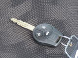 キーレスキーエントリーで車外からドアの開閉も楽チンですネ